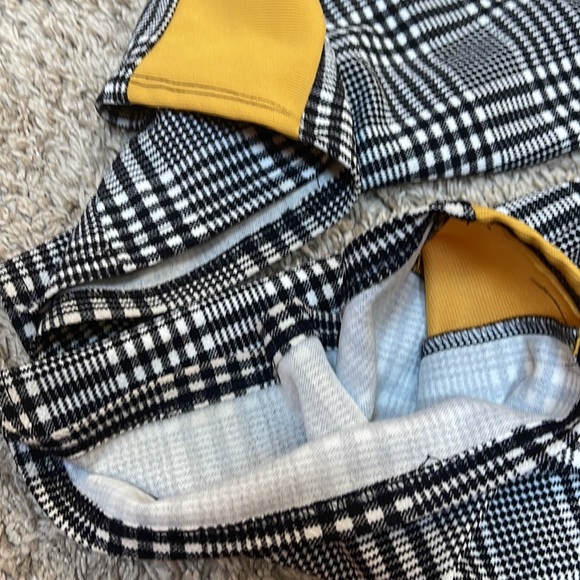 Beautiful yellow and b/w patterned jumpsuit🌻 - Picture 6 of 8